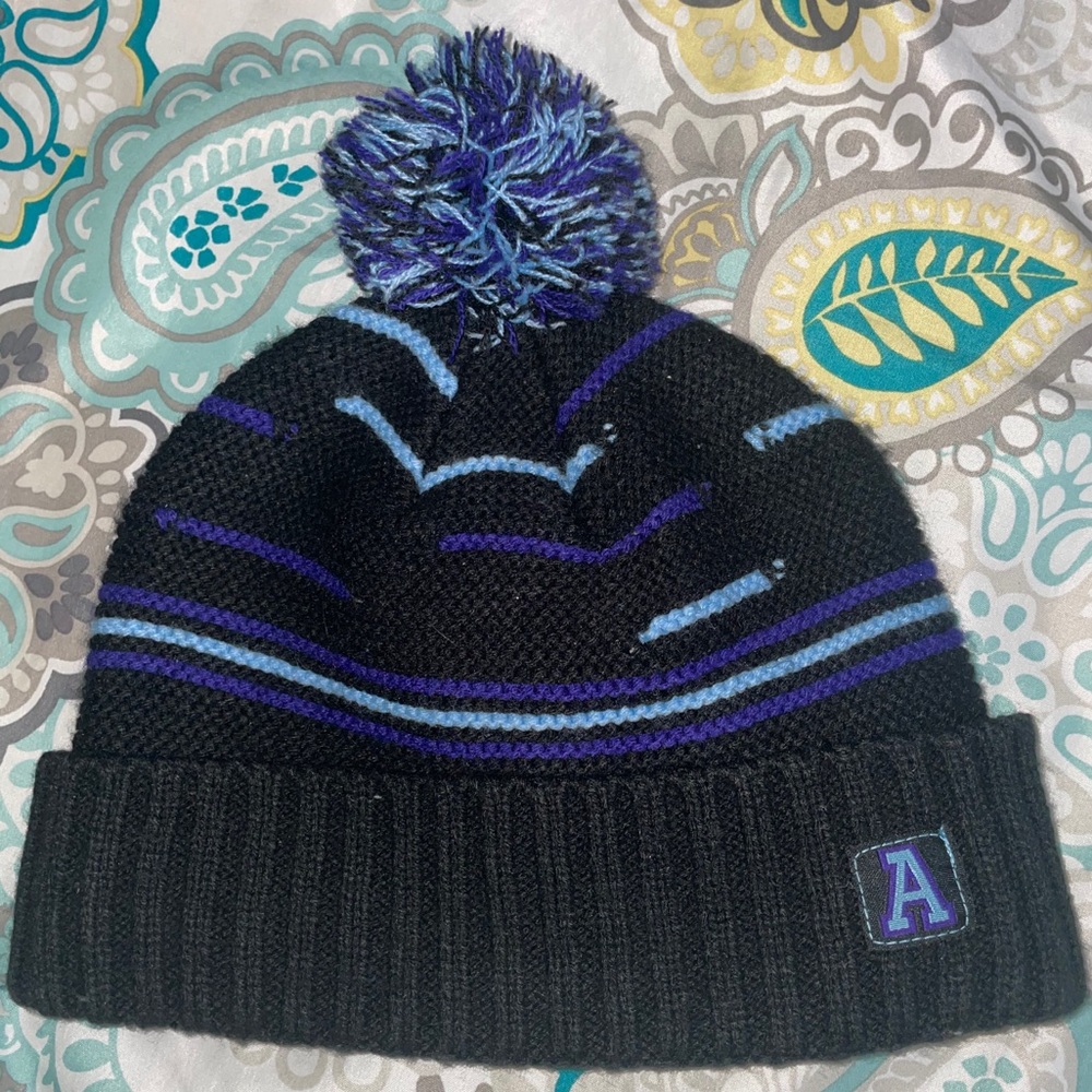 Adidas Beanie 💜🖤